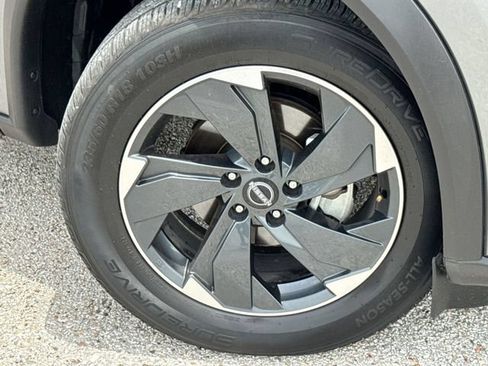 Used 2024 Nissan Rogue SV AWD/4WD image 10