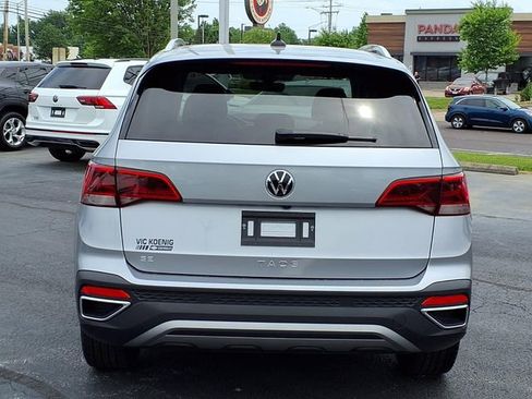 Used 2024 Volkswagen Taos SE w/ Panoramic Sunroof Package FWD image 20