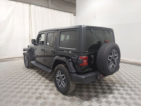 Used 2024 Jeep Wrangler Unlimited Sahara AWD/4WD image 2