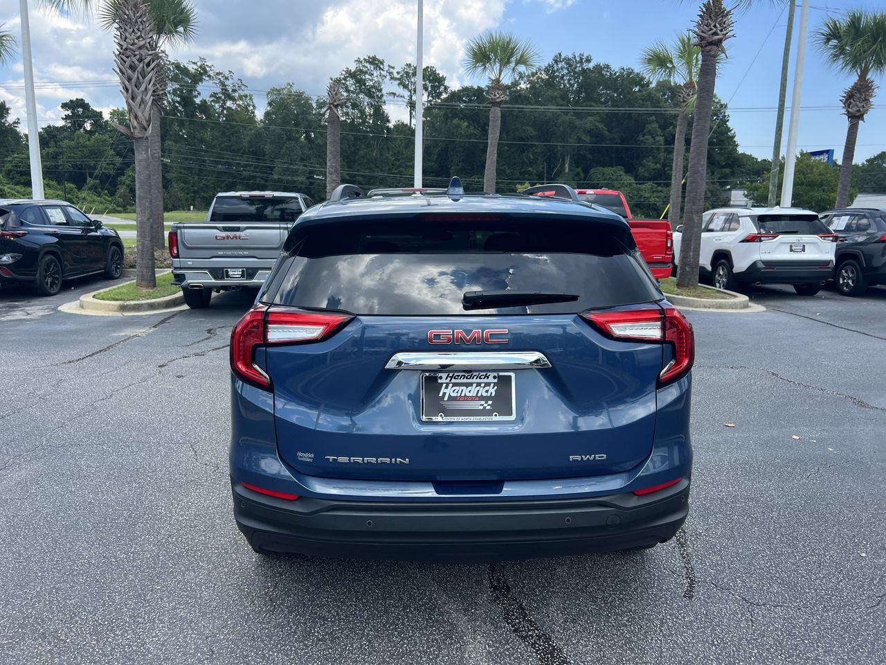 Used 2024 GMC Terrain SLE w/ Driver Convenience Package AWD/4WD image 9