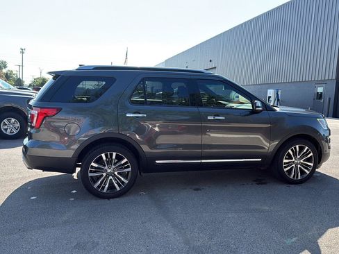 Used 2017 Ford Explorer Platinum AWD/4WD image 2