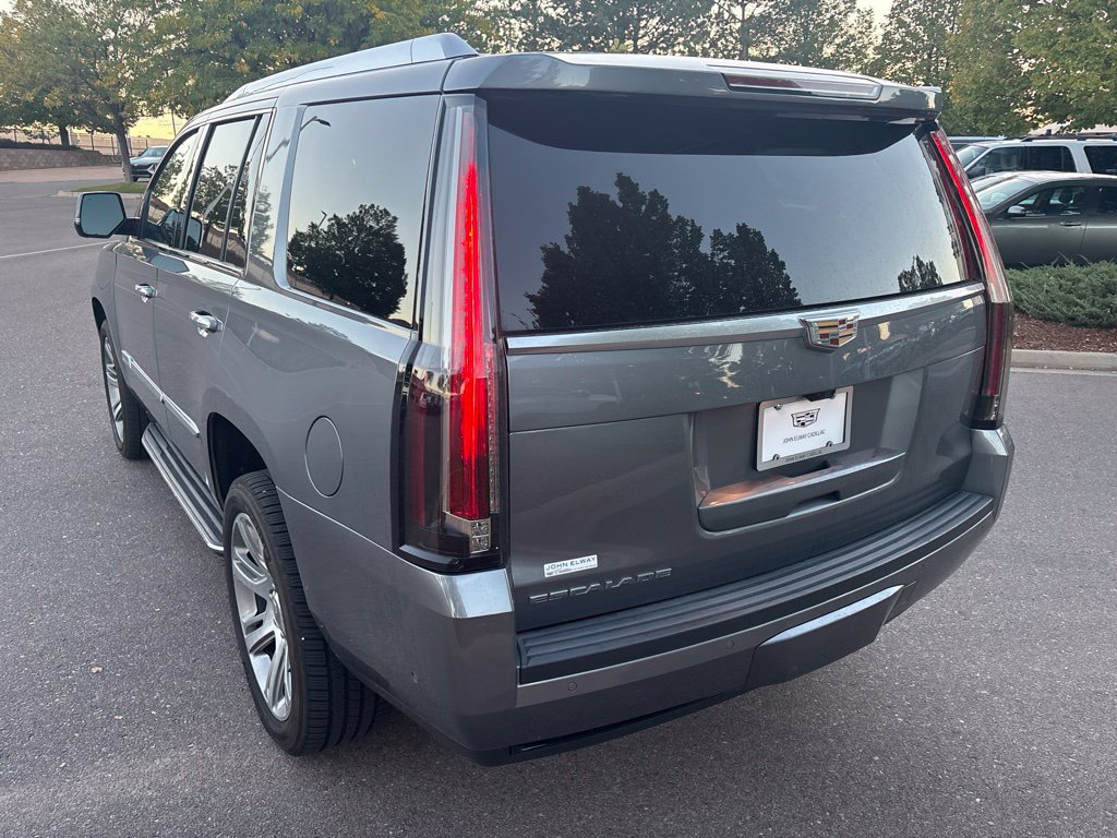 Used 2019 Cadillac Escalade Luxury AWD/4WD image 3