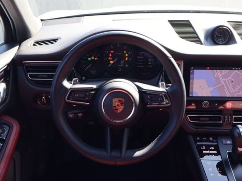 Certified 2024 Porsche Macan AWD/4WD image 15