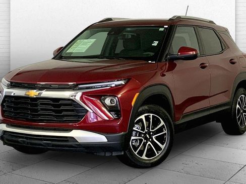 Used 2025 Chevrolet TrailBlazer LT w/ Driver Confidence Package AWD/4WD image 12