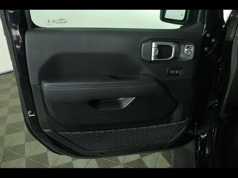 Used 2022 Jeep Wrangler Unlimited Sahara w/ Cold Weather Group AWD/4WD image 20