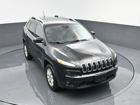 Used 2016 Jeep Cherokee Latitude w/ Cold Weather Group AWD/4WD image 19