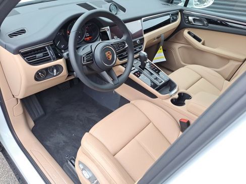 Used 2026 Porsche Macan AWD/4WD image 4