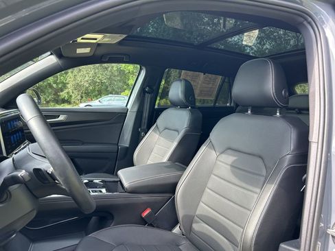 Used 2025 Volkswagen Atlas Cross Sport SEL image 15