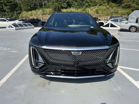Used 2024 Cadillac Lyriq Tech AWD/4WD image 8