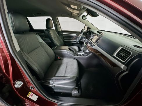 Used 2017 Toyota Highlander Plus image 31