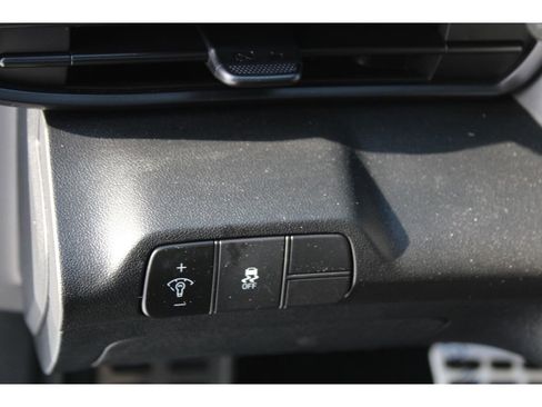 Certified 2025 Hyundai Elantra Sport image 17