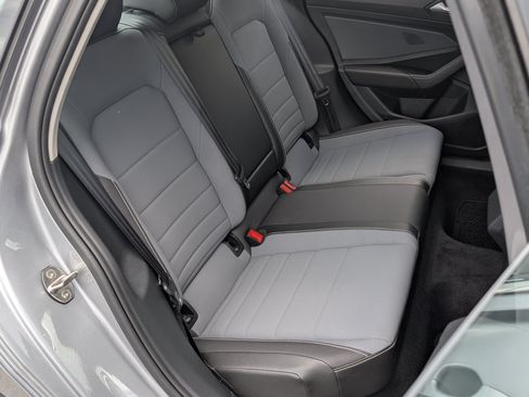 Used 2025 Volkswagen Jetta SE w/ Sunroof Package FWD image 18