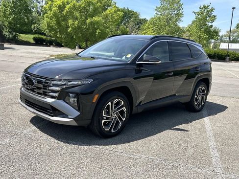 Certified 2025 Hyundai Tucson Limited AWD/4WD image 3