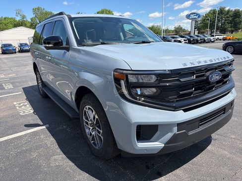 New 2026 Ford Expedition Active AWD/4WD image 7