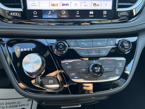 New 2026 Chrysler Pacifica Select w/ S Appearance Package image 25