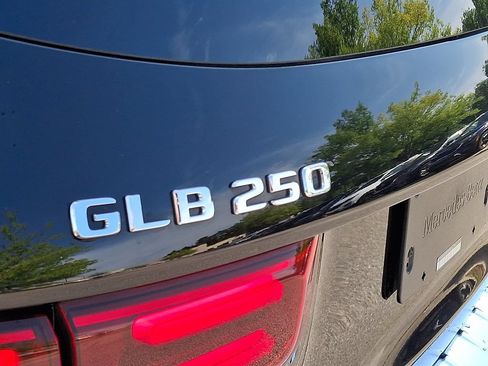 Used 2025 Mercedes-Benz GLB 250 4MATIC image 30
