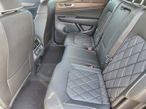 New 2025 Volkswagen Atlas SEL Premium R-Line image 27