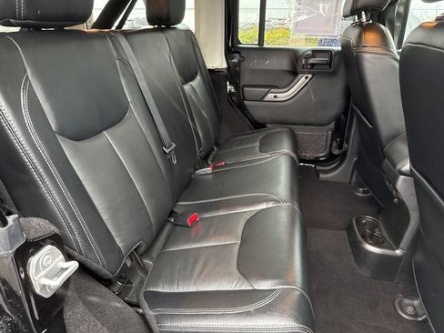 Used 2018 Jeep Wrangler Unlimited Sahara image 23