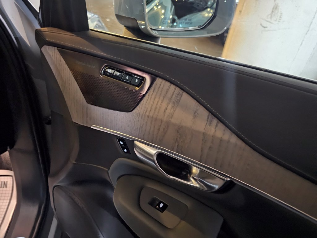 Certified 2025 Volvo XC90 B6 Ultra w/ Protection Package AWD/4WD image 11