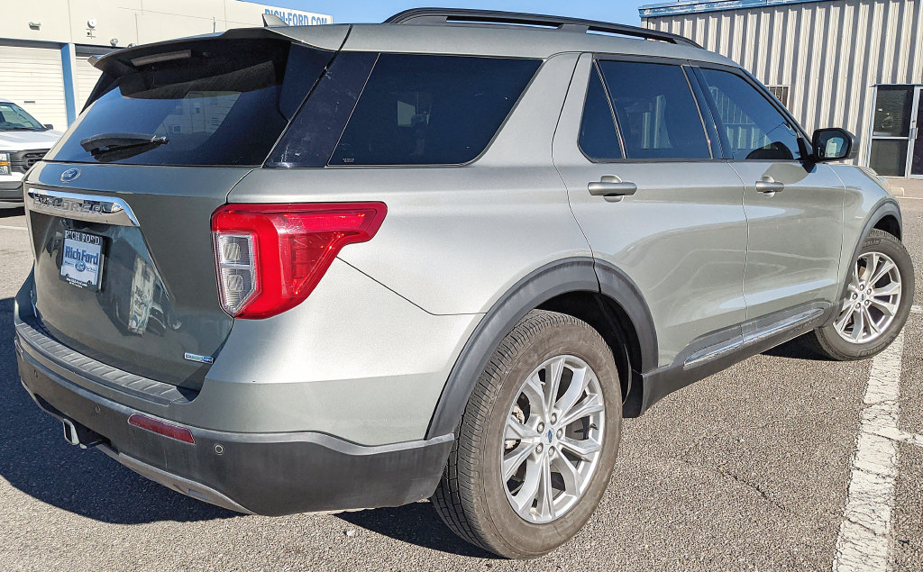 Used 2020 Ford Explorer XLT w/ Equipment Group 202A AWD/4WD image 3