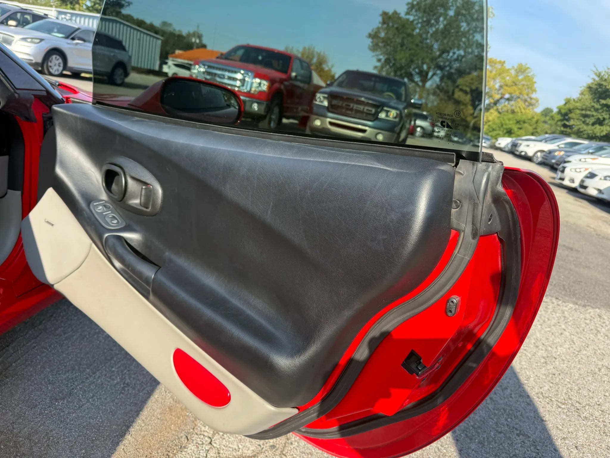 Used 1998 Chevrolet Corvette Coupe w/ Memory Pkg RWD image 30