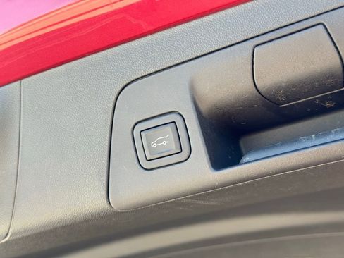 Used 2023 Buick Envision Avenir image 23