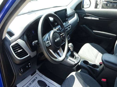 Used 2023 Kia Seltos LX AWD/4WD image 16
