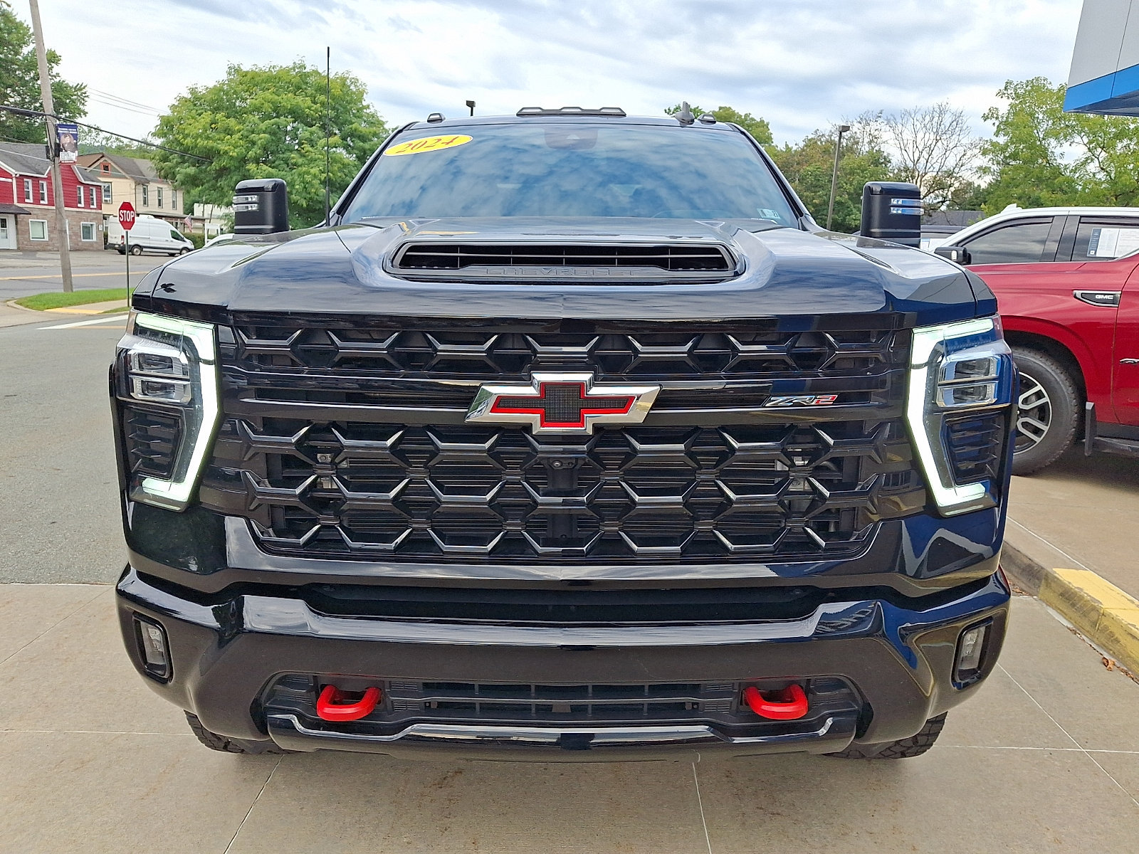 Used 2024 Chevrolet Silverado 2500 ZR2 AWD/4WD image 2