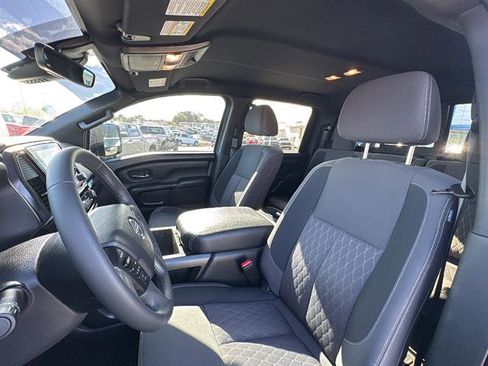 Used 2024 Nissan Titan SV image 12