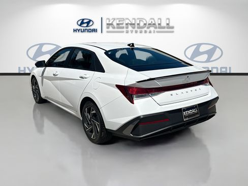 Certified 2025 Hyundai Elantra Sport image 4