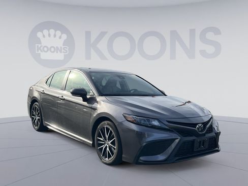 Used 2024 Toyota Camry SE image 10