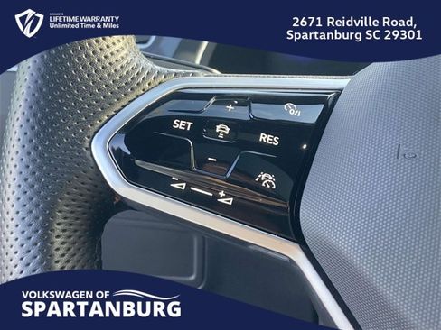 Used 2024 Volkswagen Tiguan SE R-Line image 21