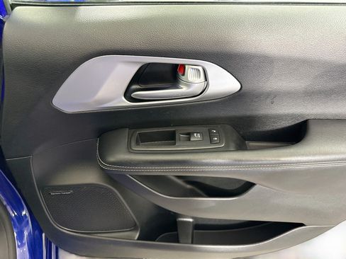 Used 2018 Chrysler Pacifica Touring-L Plus w/ Advanced Safetytec Group FWD image 31