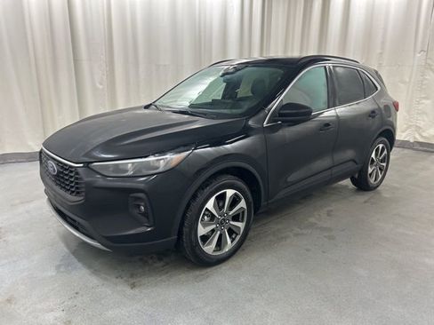 Used 2025 Ford Escape Platinum image 2