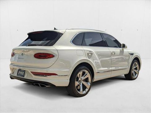 Used 2023 Bentley Bentayga image 5