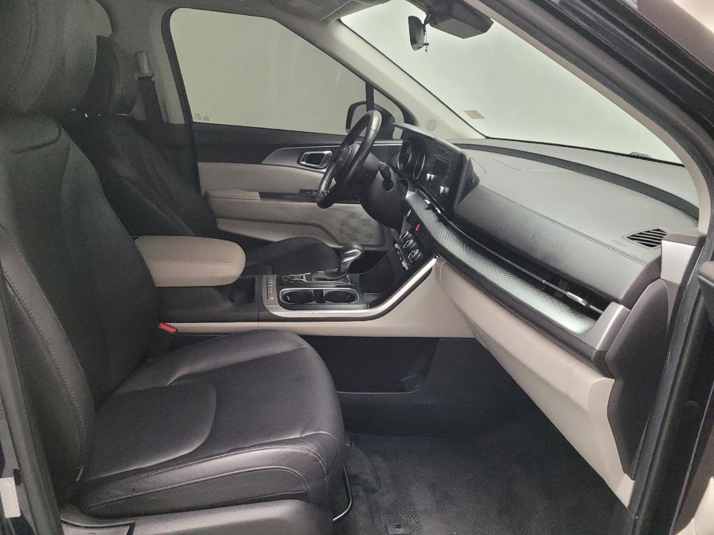 Used 2022 Kia Carnival LX FWD image 21