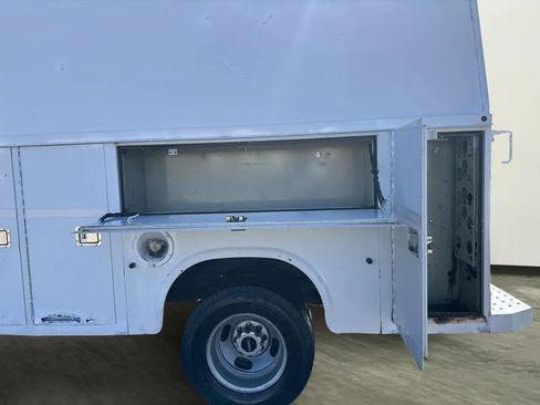 Used 2007 GMC Savana 3500 RWD image 9