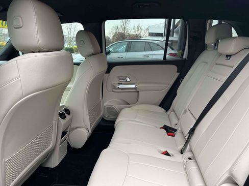 Certified 2025 Mercedes-Benz GLB 250 4MATIC image 9