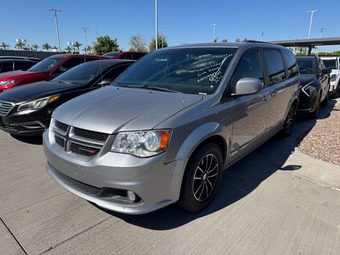 Used 2018 Dodge Grand Caravan GT image 2