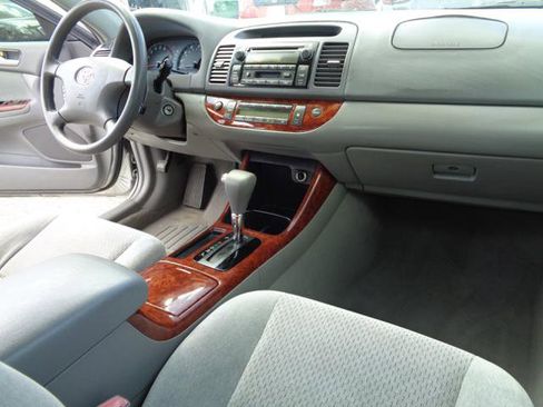 Used 2002 Toyota Camry LE image 26