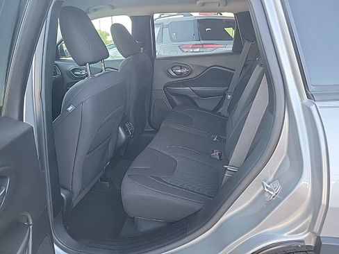 Used 2020 Jeep Cherokee Latitude image 12