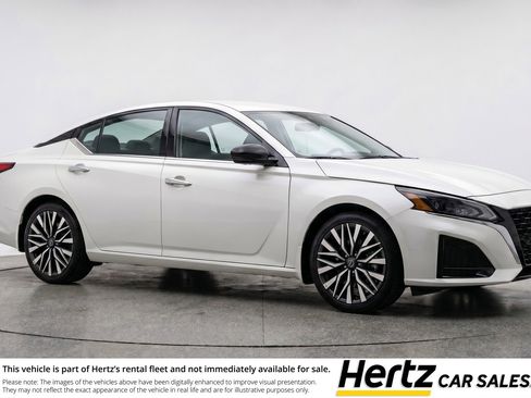 Used 2025 Nissan Altima 2.5 SV FWD image 1