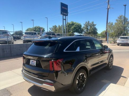 Used 2024 Kia Sorento S FWD image 5