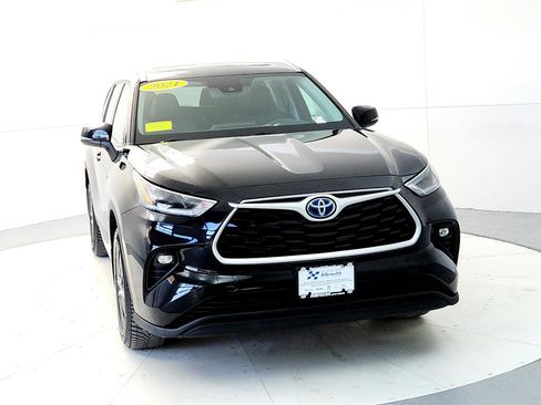 Certified 2021 Toyota Highlander XLE image 8