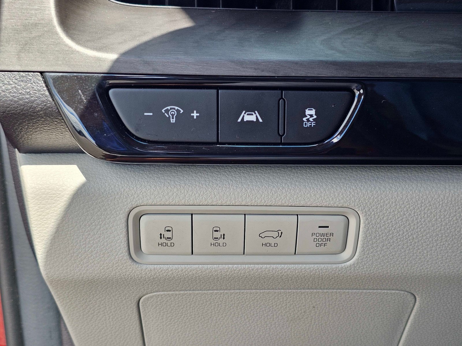 Certified 2024 Kia Carnival EX FWD image 18