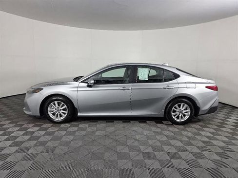 Used 2025 Toyota Camry LE w/ Convenience Package image 8