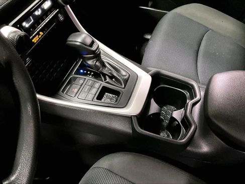 Used 2021 Toyota RAV4 LE image 17