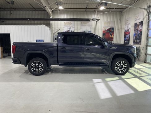 Used 2024 GMC Sierra 1500 AT4 w/ Technology Package AWD/4WD image 4
