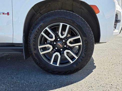 Used 2023 GMC Yukon AT4 w/ AT4 Premium Plus Package AWD/4WD image 9