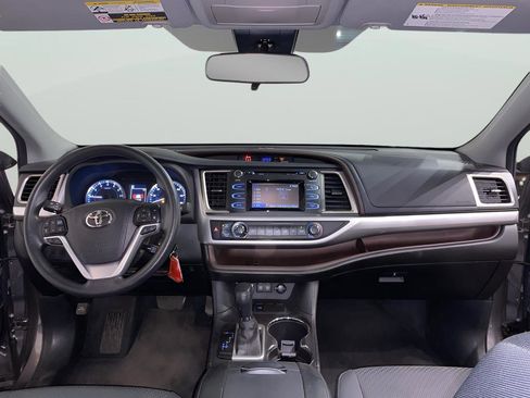 Used 2017 Toyota Highlander LE image 15